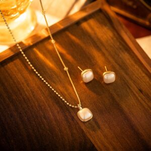 Classic Square Mother-of-Pearl Necklace