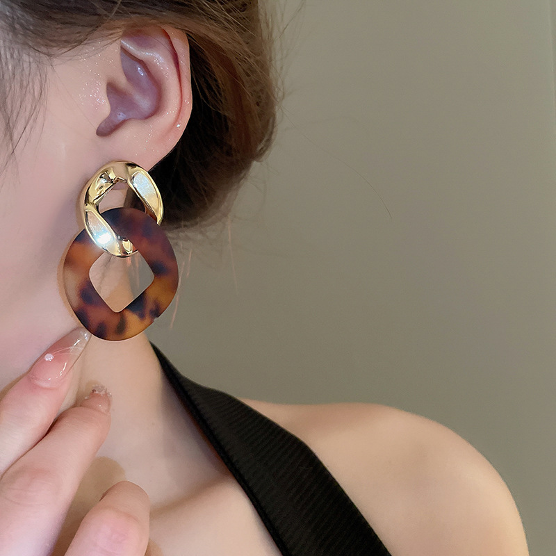 The Interlocking Tortoiseshell Links - Image 2