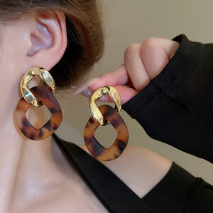 The Interlocking Tortoiseshell Links