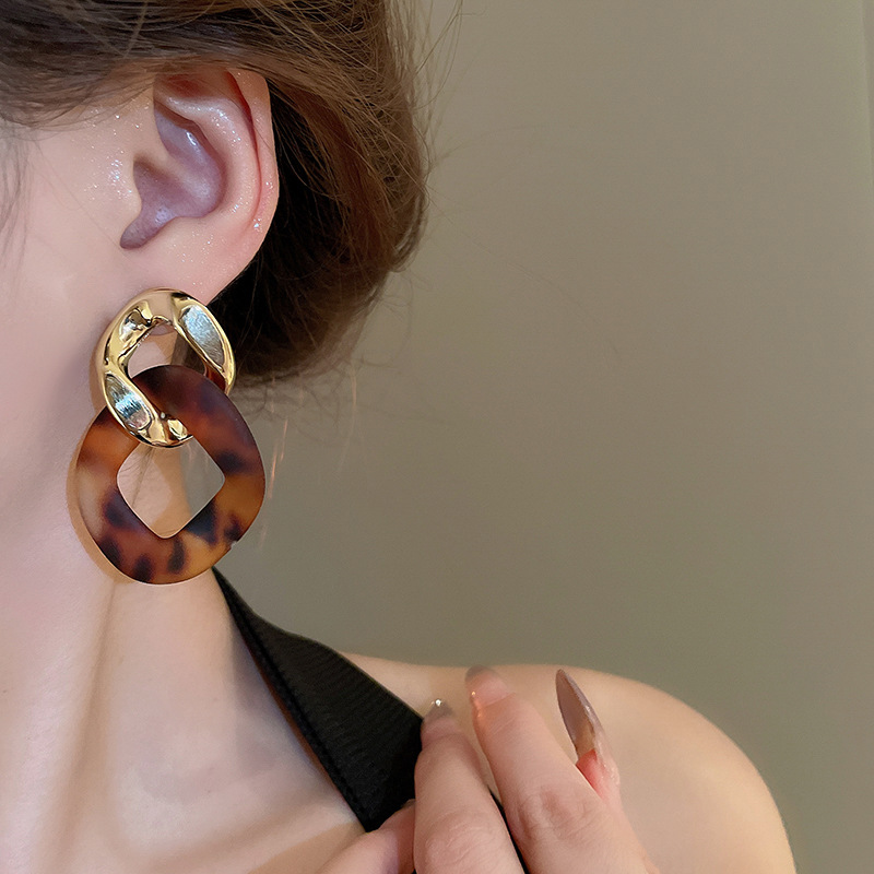 The Interlocking Tortoiseshell Links - Image 4