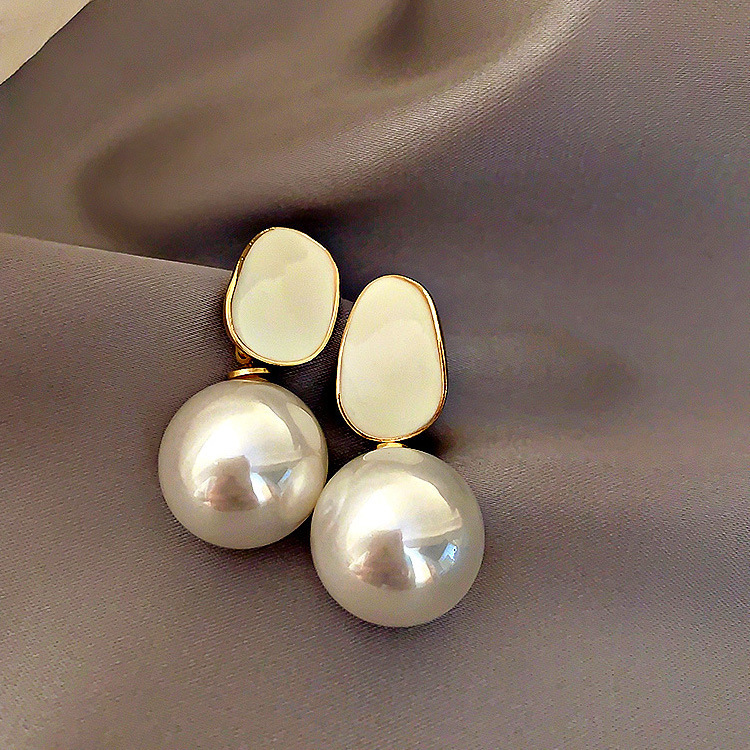 The Cream & Pearl Drops