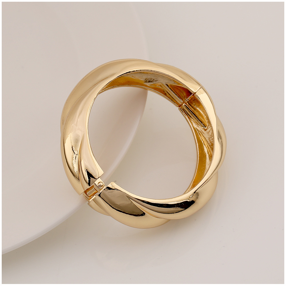 Modernist High-Shine Geometric Wrist Bangle - Image 3